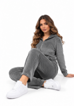 بيجاما مخمل مقلم Soula – طقم مريح بقصة أنيقة
