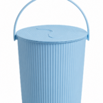 دلو بلاستيك Homy Plast بغطاء ومسكة حمل