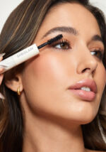 ⁦ماسكارا SHEGLAM ‏All-In-One ثنائية الفرشاة للتكثيف والتطويل – أسود قابل للغسل⁩ - الصورة ⁦2⁩