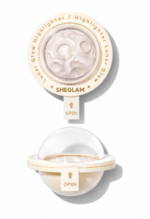 هايلايتر SHEGLAM Lunar Glow – لمعان لؤلؤي بلمسة فضائية