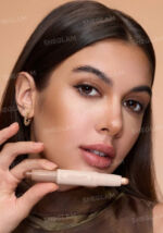 ⁦كونتور وهايلايتر SHEGLAM ثنائي 2 في 1 – تحديد وإضاءة بلمسة كريمية⁩ - الصورة ⁦12⁩